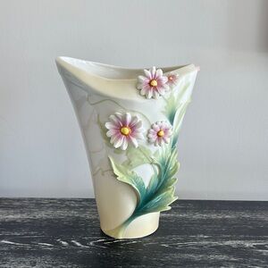 Franz Daisy vase FZ00675 no chips or cracks.